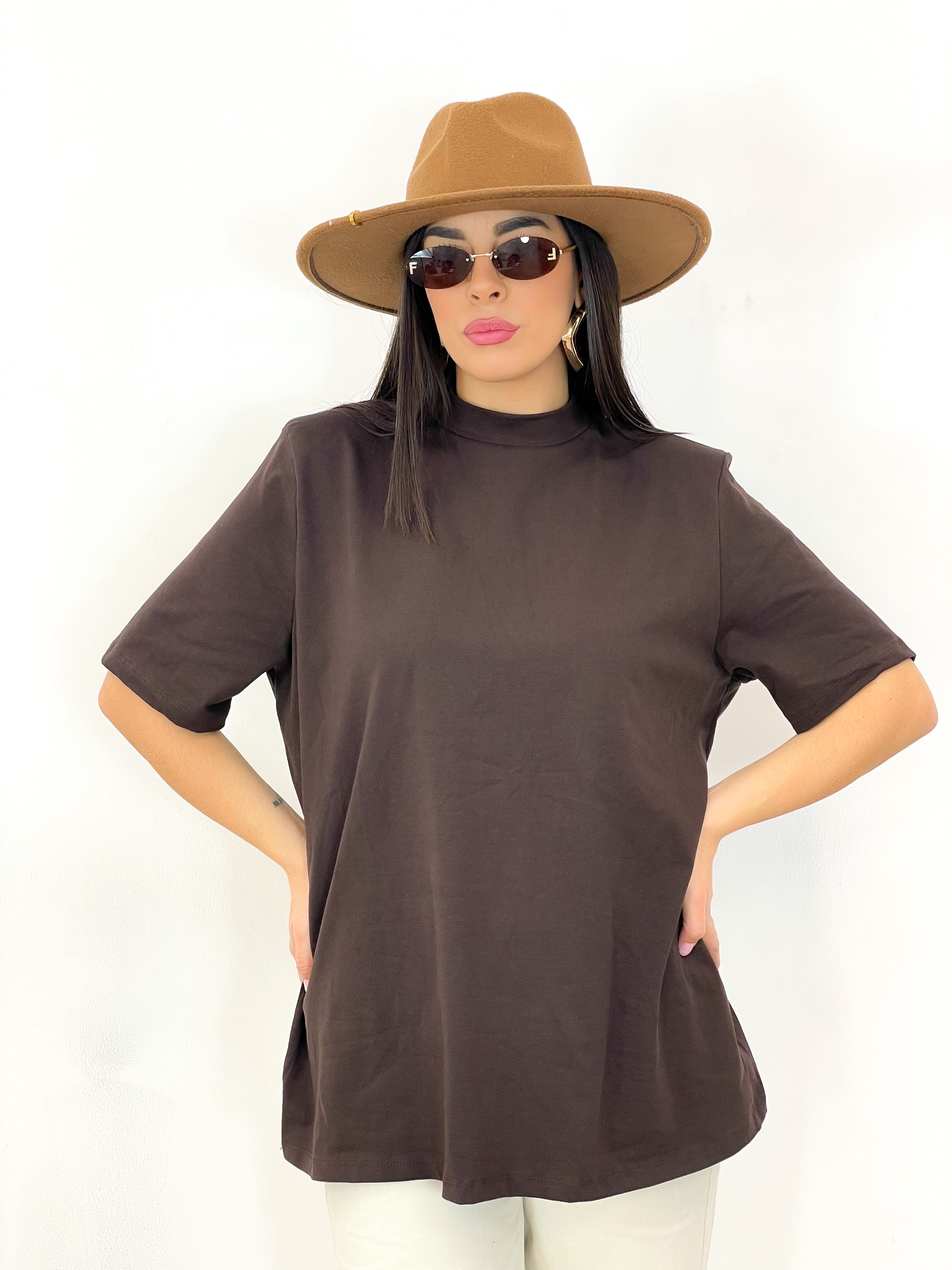 T-Shirt Over Marrone