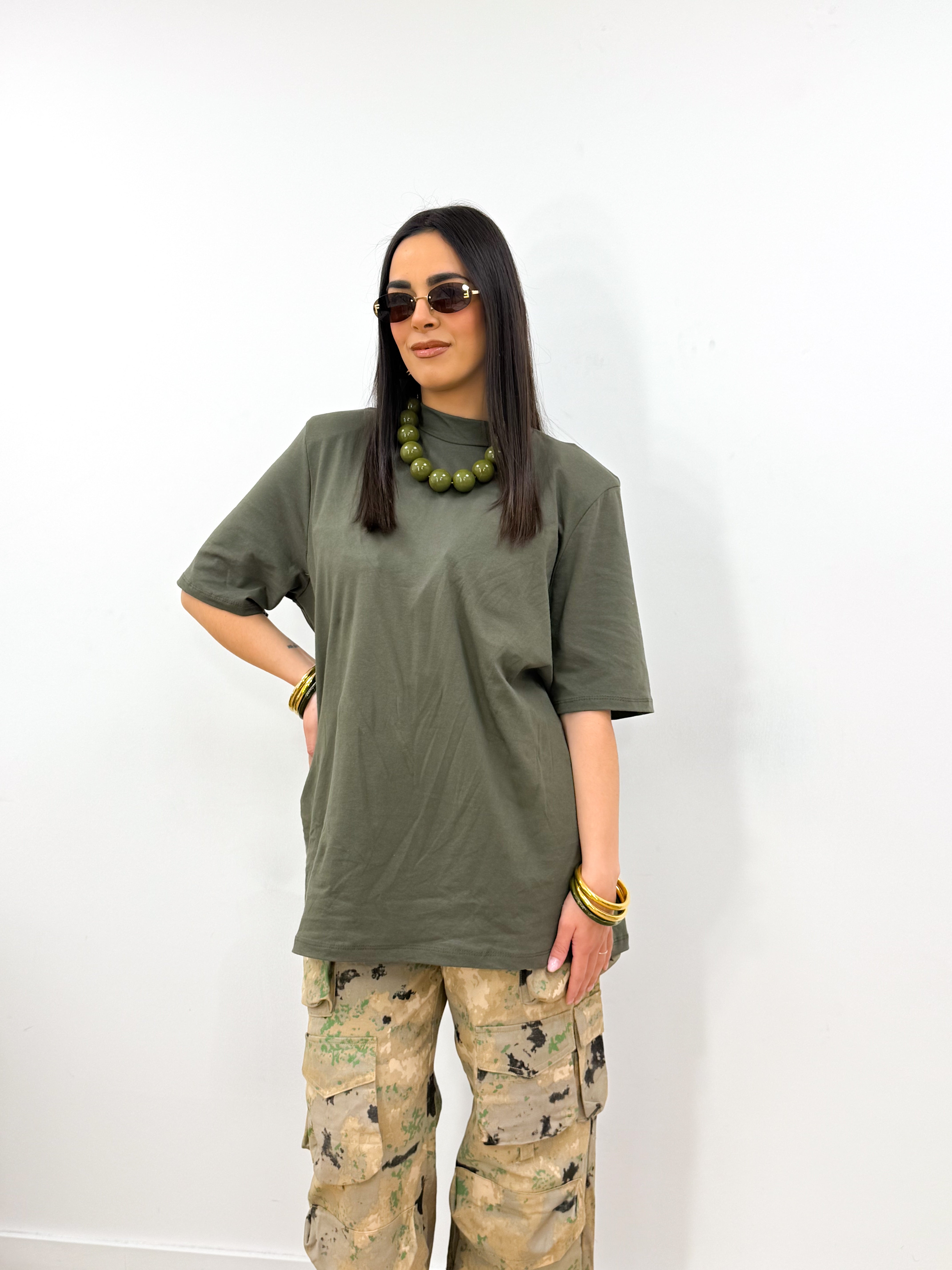 T-shirt over verde militare